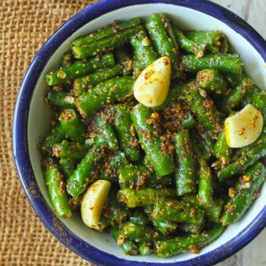 Green Chilli Till Pickle